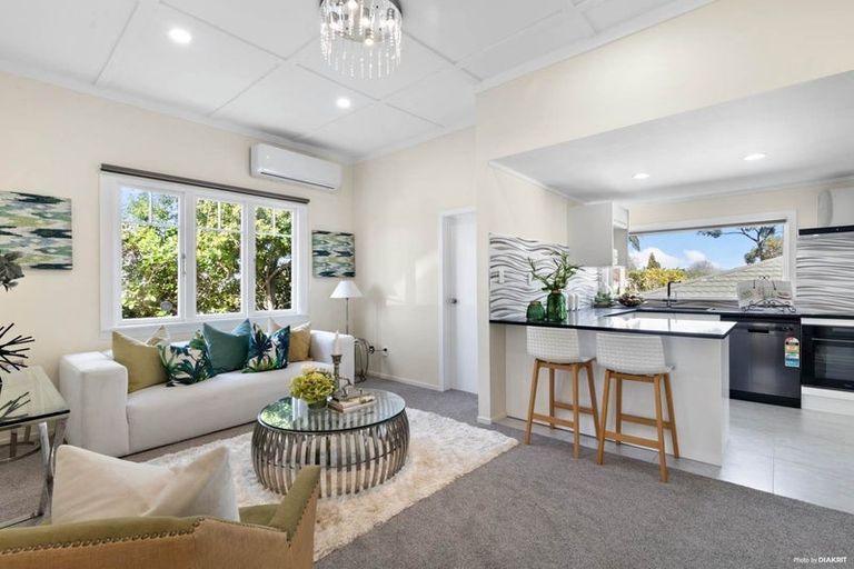 Photo of property in 2c Waiari Road, Conifer Grove, Takanini, 2112