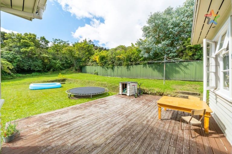 Photo of property in 77 Horoeka Street, Stokes Valley, Lower Hutt, 5019