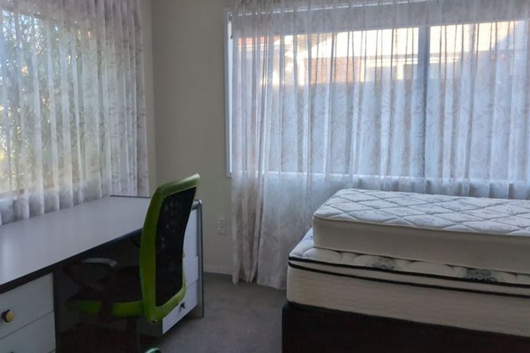 Photo of property in 15 Loloma Drive, Half Moon Bay, Auckland, 2012