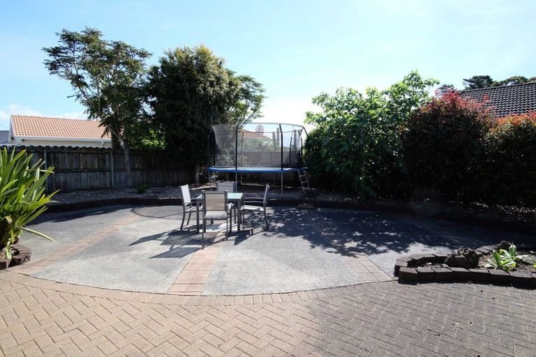 Photo of property in 8 Kalgan Place, Burswood, Auckland, 2013