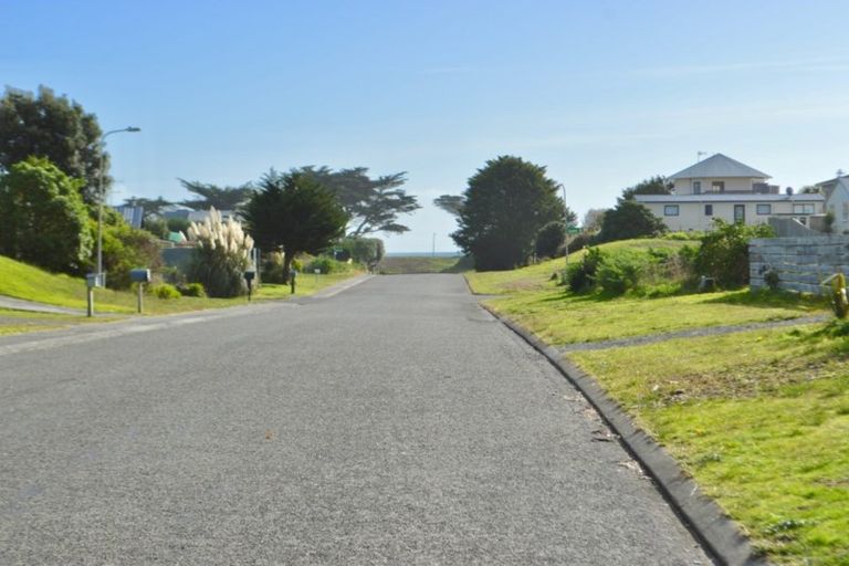 Photo of property in 24 Kitchener Street, Te Horo Beach, Otaki, 5581