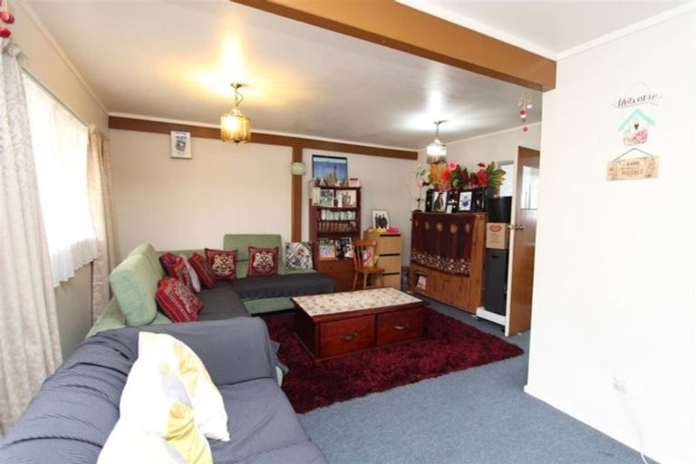 Photo of property in 18 Hollydale Grove, Churton Park, Wellington, 6037