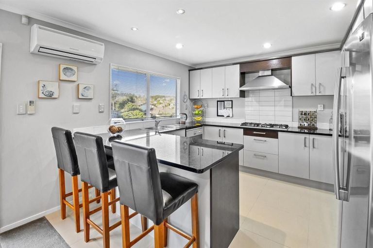 Photo of property in 38 Fairchild Avenue, Goodwood Heights, Auckland, 2105