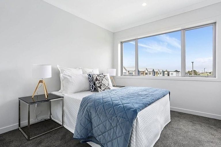 Photo of property in 56 Paretaiuru Crescent, Papakura, 2110