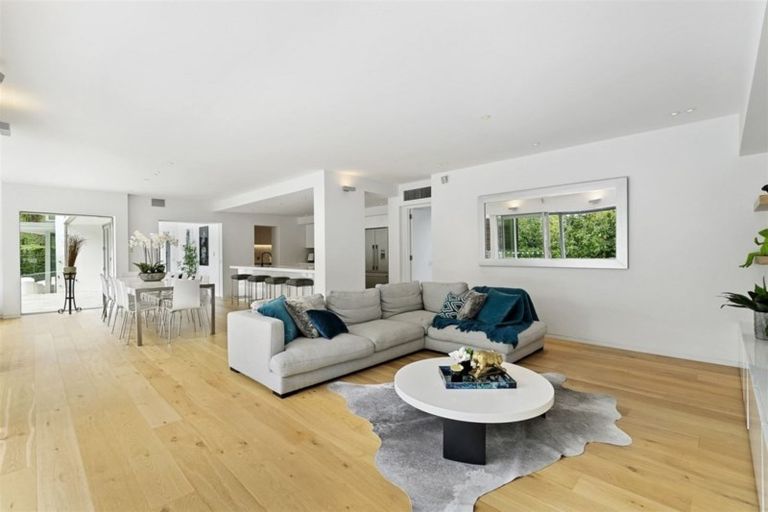 Photo of property in 8 Saint Barnabas Lane, Fendalton, Christchurch, 8052