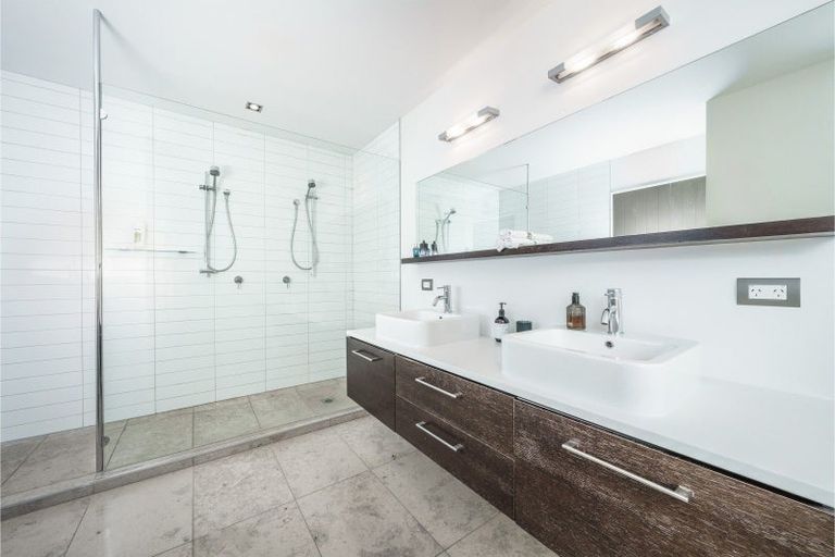 Photo of property in 1 Briar Bank Drive, Wanaka, 9305