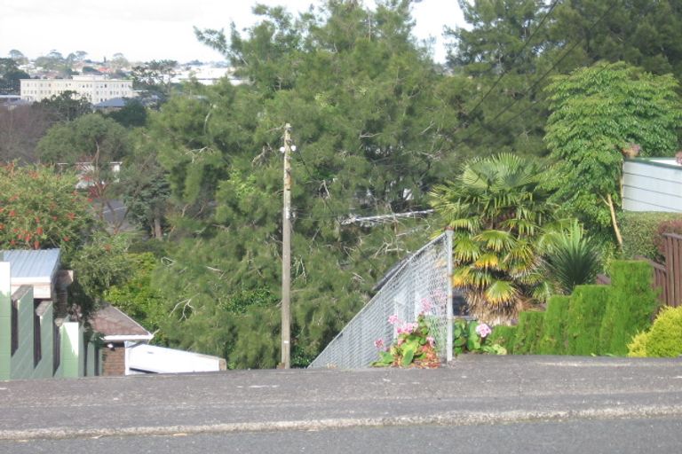 Photo of property in 30 Waimumu Road, Massey, Auckland, 0614