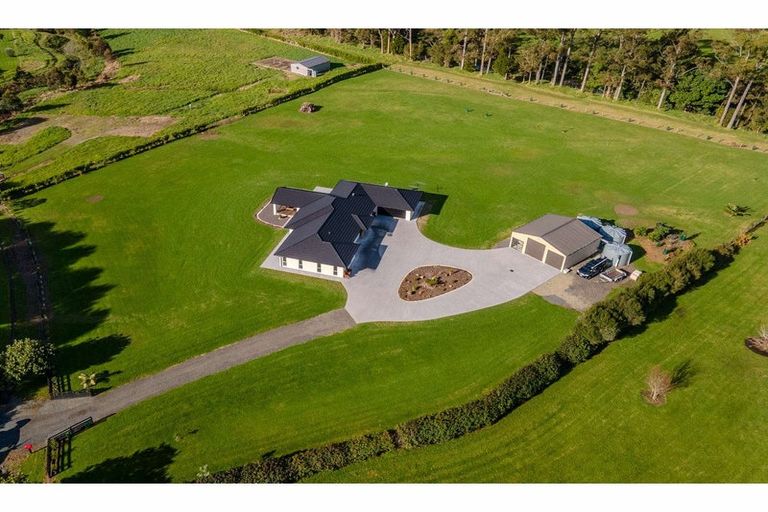 Photo of property in 129 Waitotara Drive, Waipapa, 0230