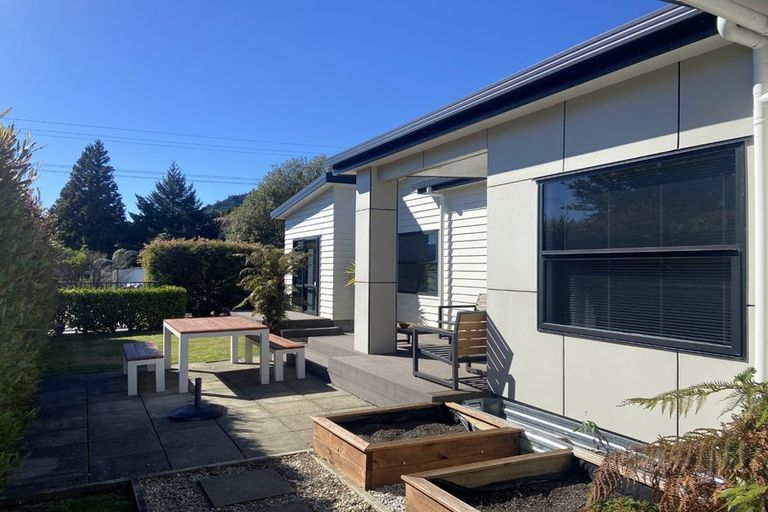 Photo of property in 8 Waimarama Street, Waikawa, Picton, 7220