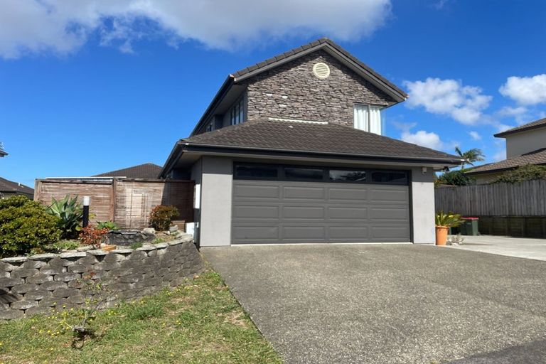 Photo of property in 15 Andover Way, Goodwood Heights, Auckland, 2105