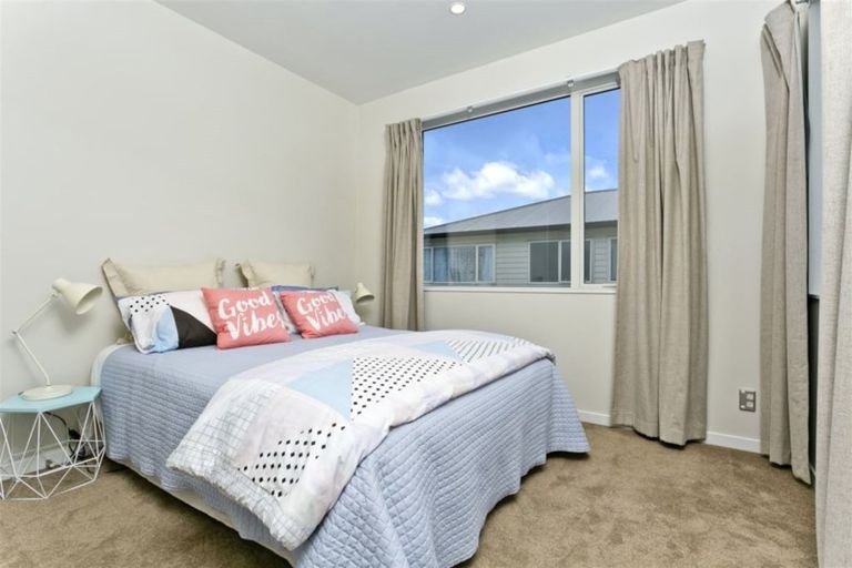 Photo of property in 519 East Coast Road, Murrays Bay, Auckland, 0630