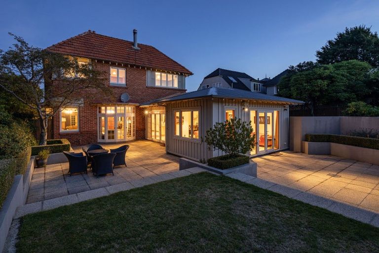 Photo of property in 355 Highgate, Roslyn, Dunedin, 9010