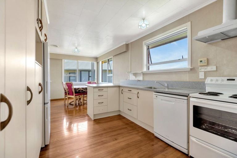 Photo of property in 6 Rospeath Crescent, Spotswood, New Plymouth, 4310