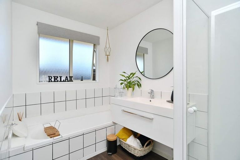 Photo of property in 12 Welsford Street, Woodend, 7610