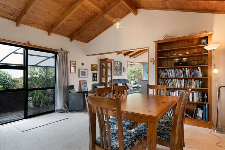 Photo of property in 1/24 Blacklock Avenue, Henderson, Auckland, 0612