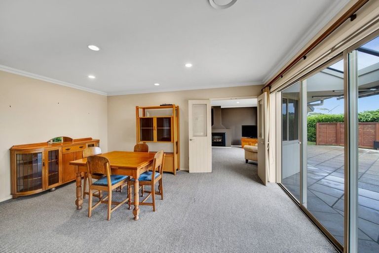 Photo of property in 2 Orlando Close, Frankleigh Park, New Plymouth, 4310