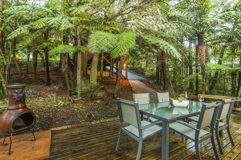 Photo of property in 25 Victory Road, Laingholm, Auckland, 0604