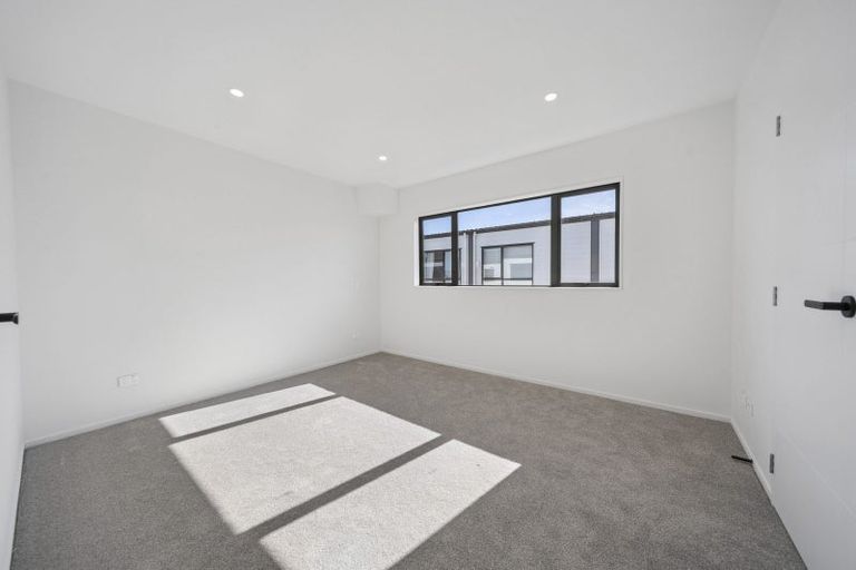 Photo of property in 10 Clendon Place, Manurewa, Auckland, 2102