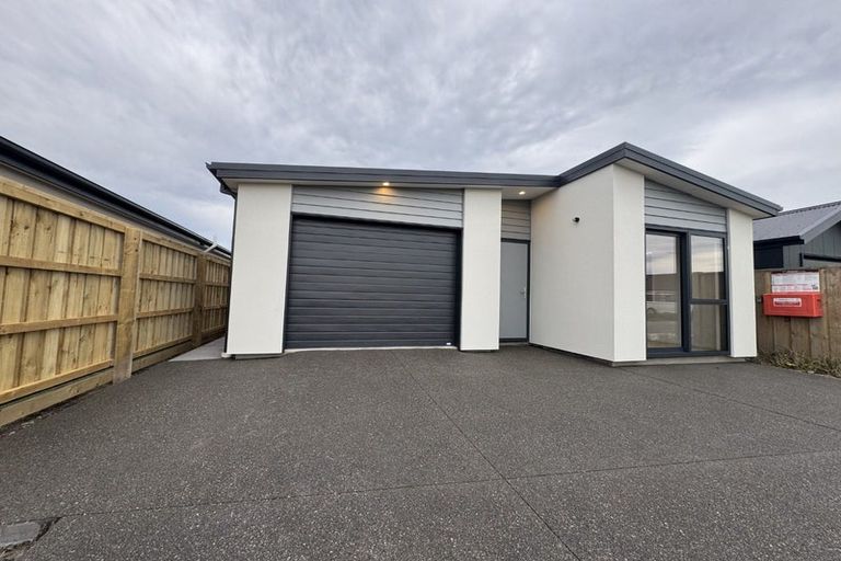 Photo of property in 20c Ruataniwha Avenue, Rangiora, 7400