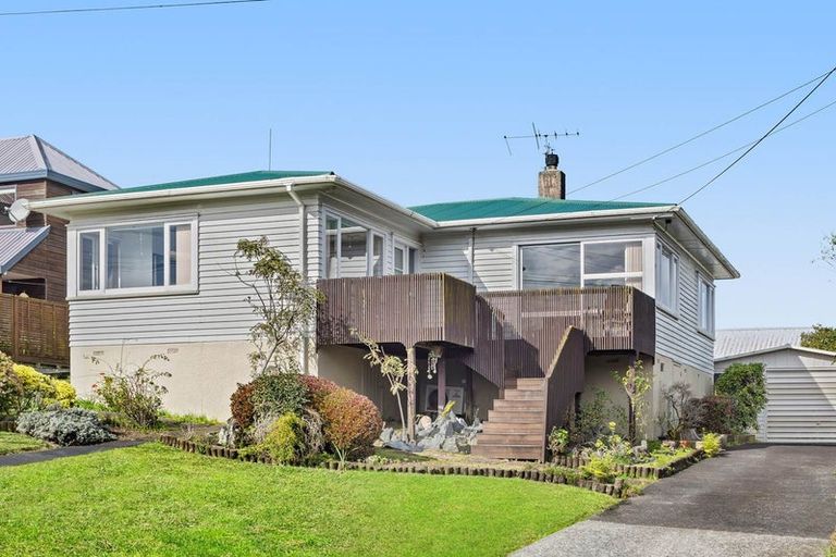 Photo of property in 18 Pax Avenue, Forrest Hill, Auckland, 0620