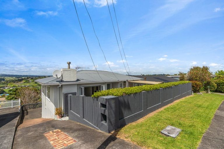 Photo of property in 137 Sandspit Road, Shelly Park, Auckland, 2014