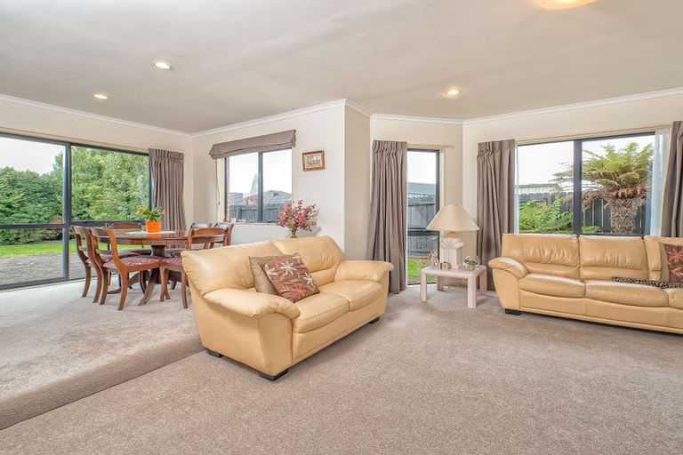 Photo of property in 8 Morewa Place, Takanini, 2112