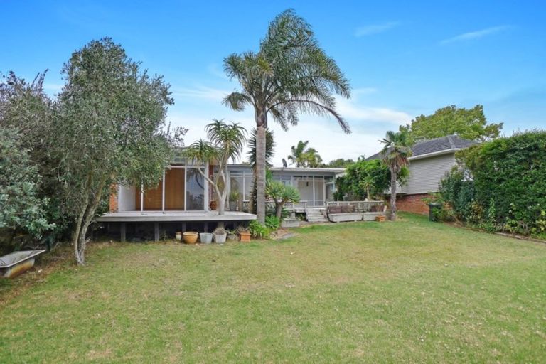 Photo of property in 42 Covil Avenue, Te Atatu South, Auckland, 0610