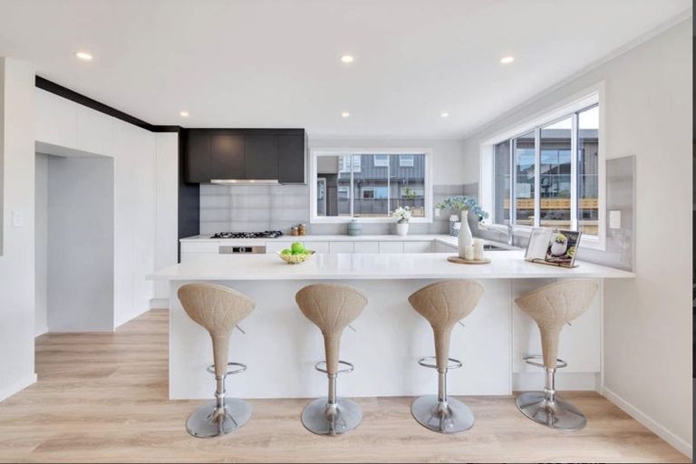 Photo of property in 41 Knights Road, Rothesay Bay, Auckland, 0630