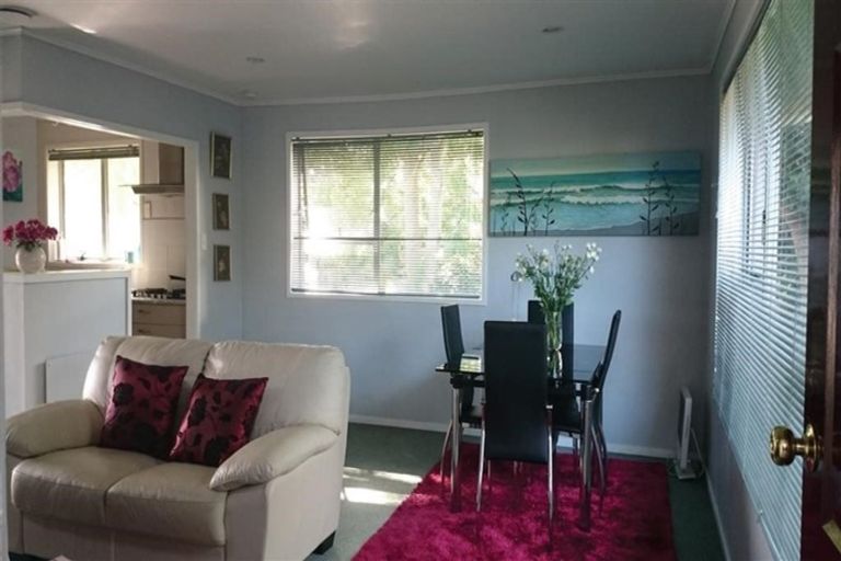 Photo of property in 2/86 Weatherly Road, Torbay, Auckland, 0630