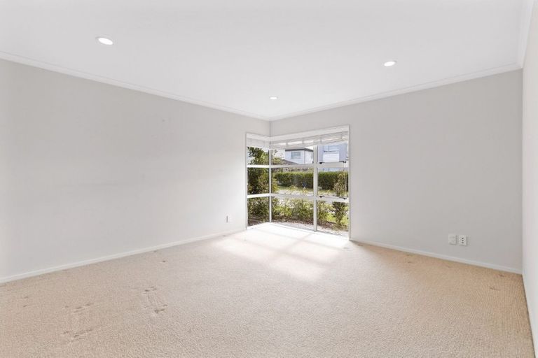 Photo of property in 5 Reno Way, Flat Bush, Auckland, 2016
