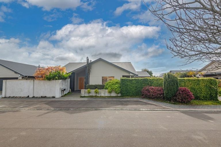 Photo of property in 12 Cloake Way, Palmerston North, 4414