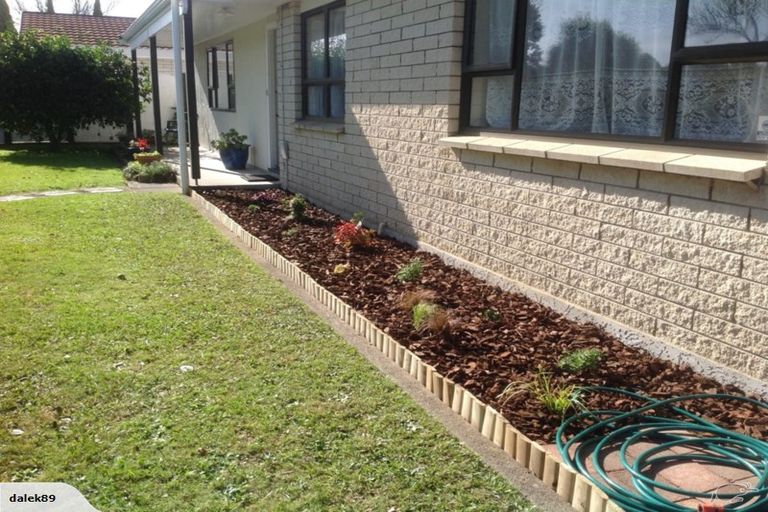 Photo of property in 100 Oakfield Crescent, Pukete, Hamilton, 3200