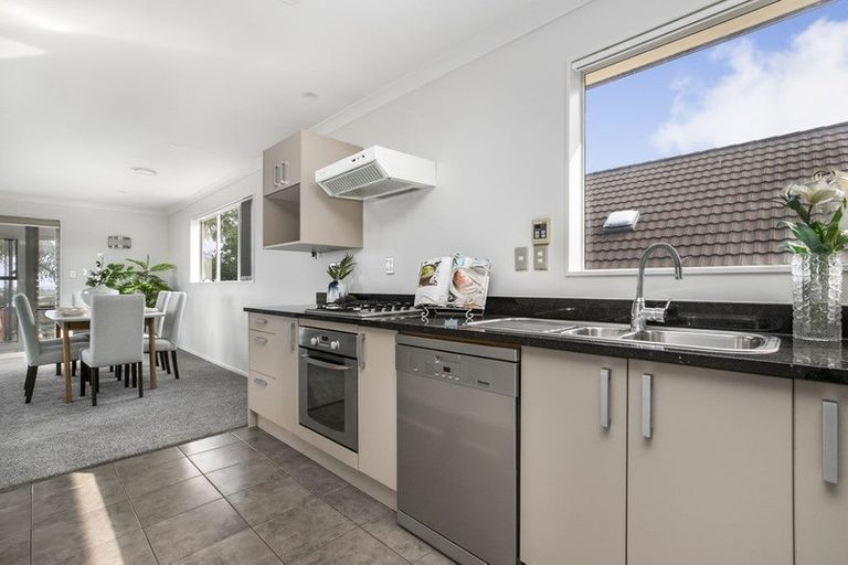 Photo of property in 2 Senator Drive, Manurewa, Auckland, 2105