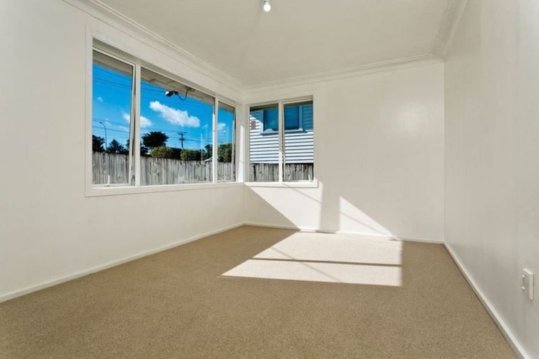 Photo of property in 660 East Coast Road, Pinehill, Auckland, 0630