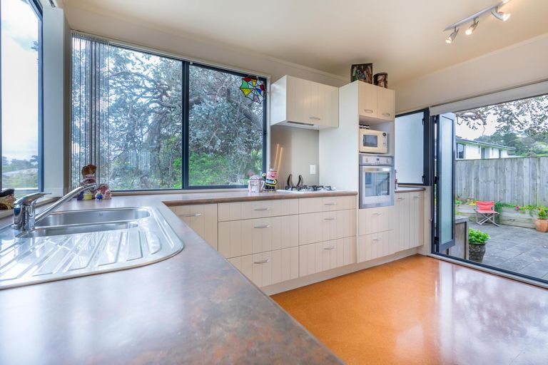 Photo of property in 3/32 Hand Road, Helensville, 0800