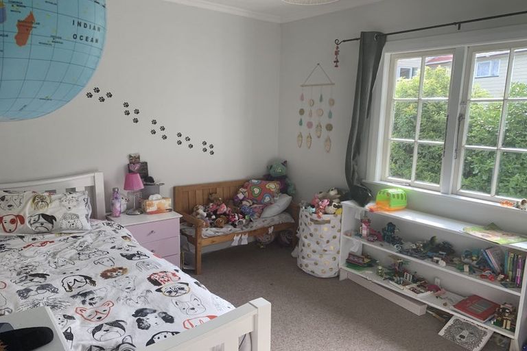 Photo of property in 16 York Street, Moera, Lower Hutt, 5010