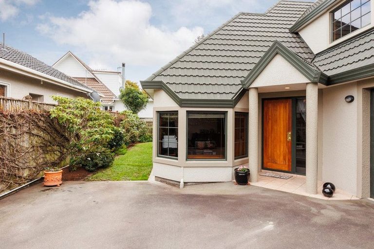 Photo of property in 12a Montgomery Terrace, Hokowhitu, Palmerston North, 4410