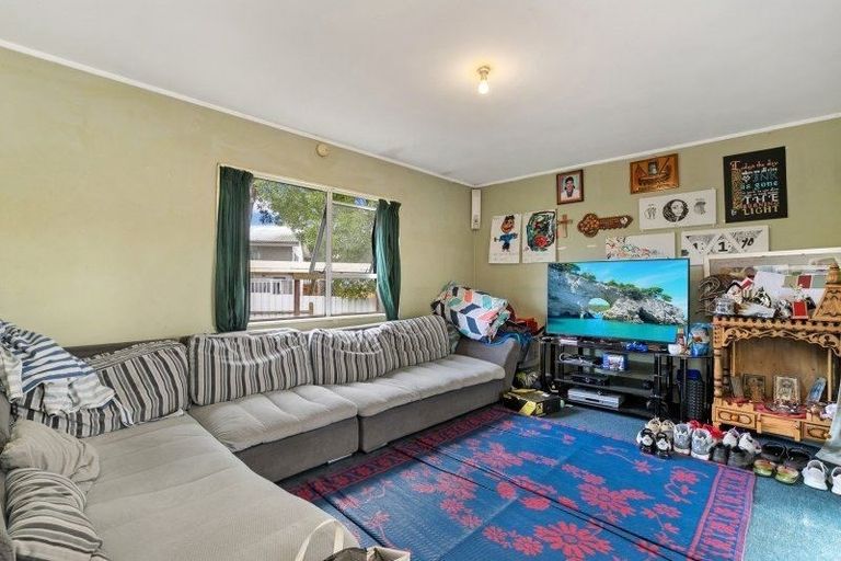 Photo of property in 2/20 Darnell Crescent, Clover Park, Auckland, 2019