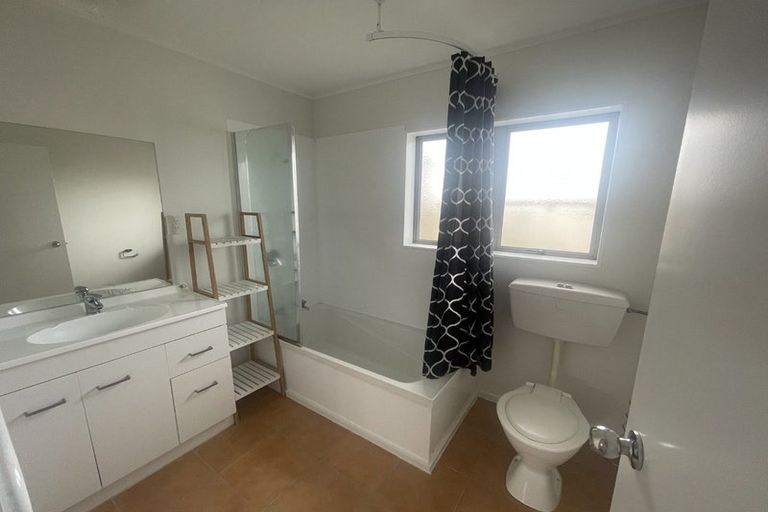 Photo of property in 6 Mark Edgar Place, Clendon Park, Auckland, 2103