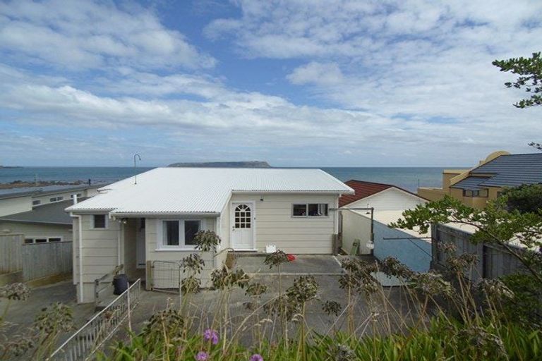 Photo of property in 15 Sunset Parade, Plimmerton, Porirua, 5026