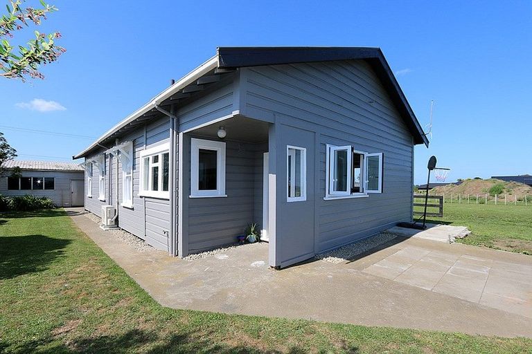Photo of property in 357 Ketemarae Road, Hawera, 4675