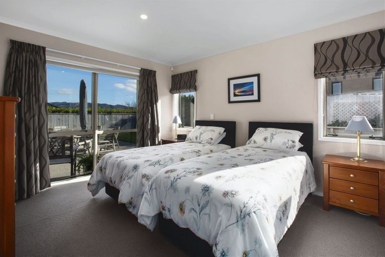 Photo of property in 10 Paparoa Crescent, Aotea, Porirua, 5024