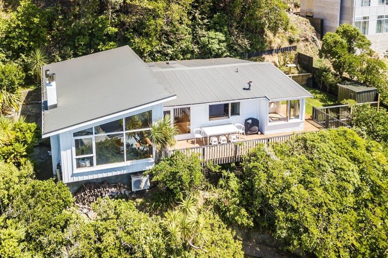 Photo of property in 156 Derwent Street, Island Bay, Wellington, 6023
