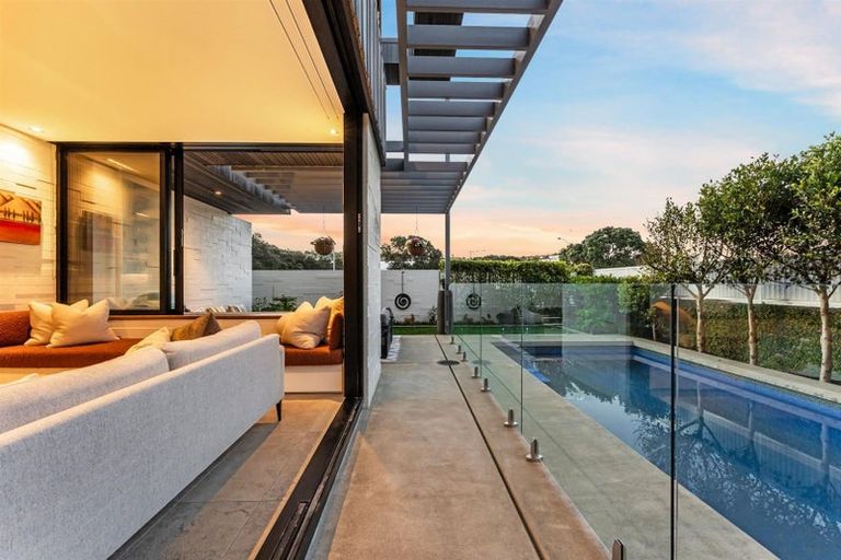 Photo of property in 41 Craig Road, Milford, Auckland, 0620