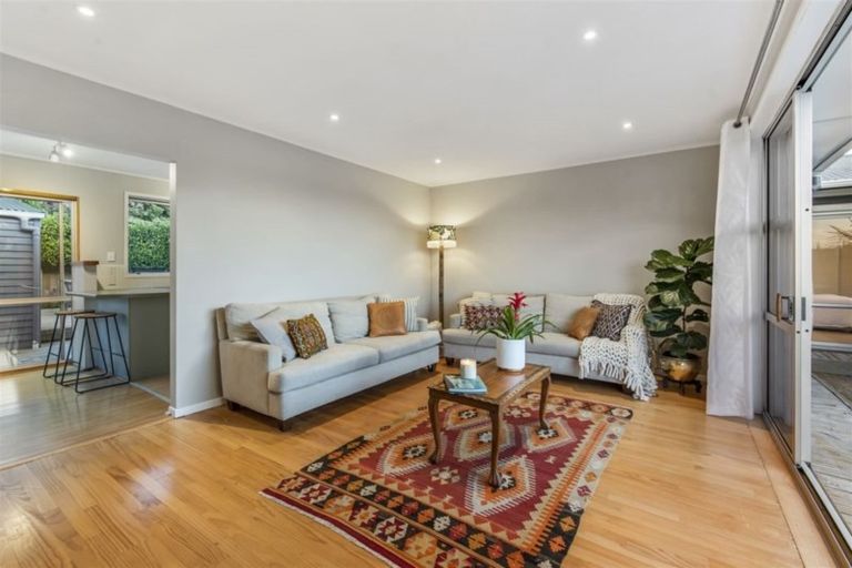 Photo of property in 1/60 Selwyn Crescent, Forrest Hill, Auckland, 0620