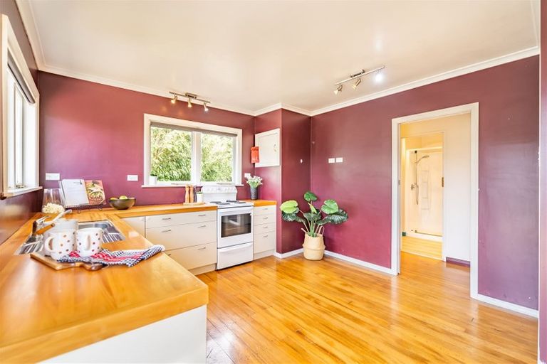 Photo of property in 17 Davis Grove, Wainuiomata, Lower Hutt, 5014