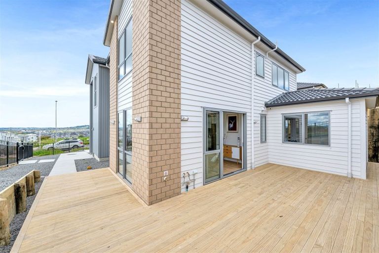 Photo of property in 1 Elevation Street, Flat Bush, Auckland, 2019