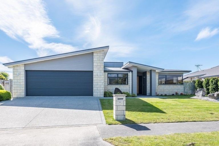 Photo of property in 25 Consort Close, Paraparaumu Beach, Paraparaumu, 5032
