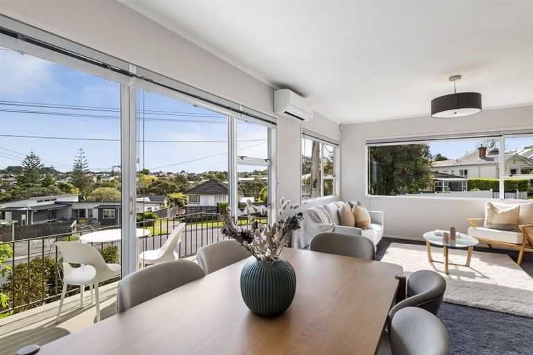 Photo of property in 1/22 Tui Glen Road, Birkenhead, Auckland, 0626
