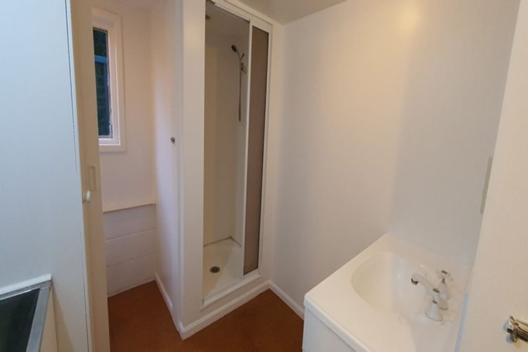 Photo of property in 2/46 Sunnynook Road, Sunnynook, Auckland, 0620